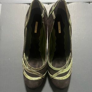 Max Studio 4 inch heel suede pump. 9.5